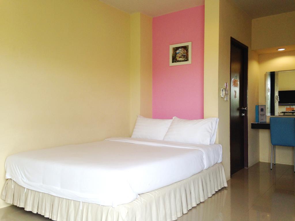 C2 Residence Lampang Exteriör bild