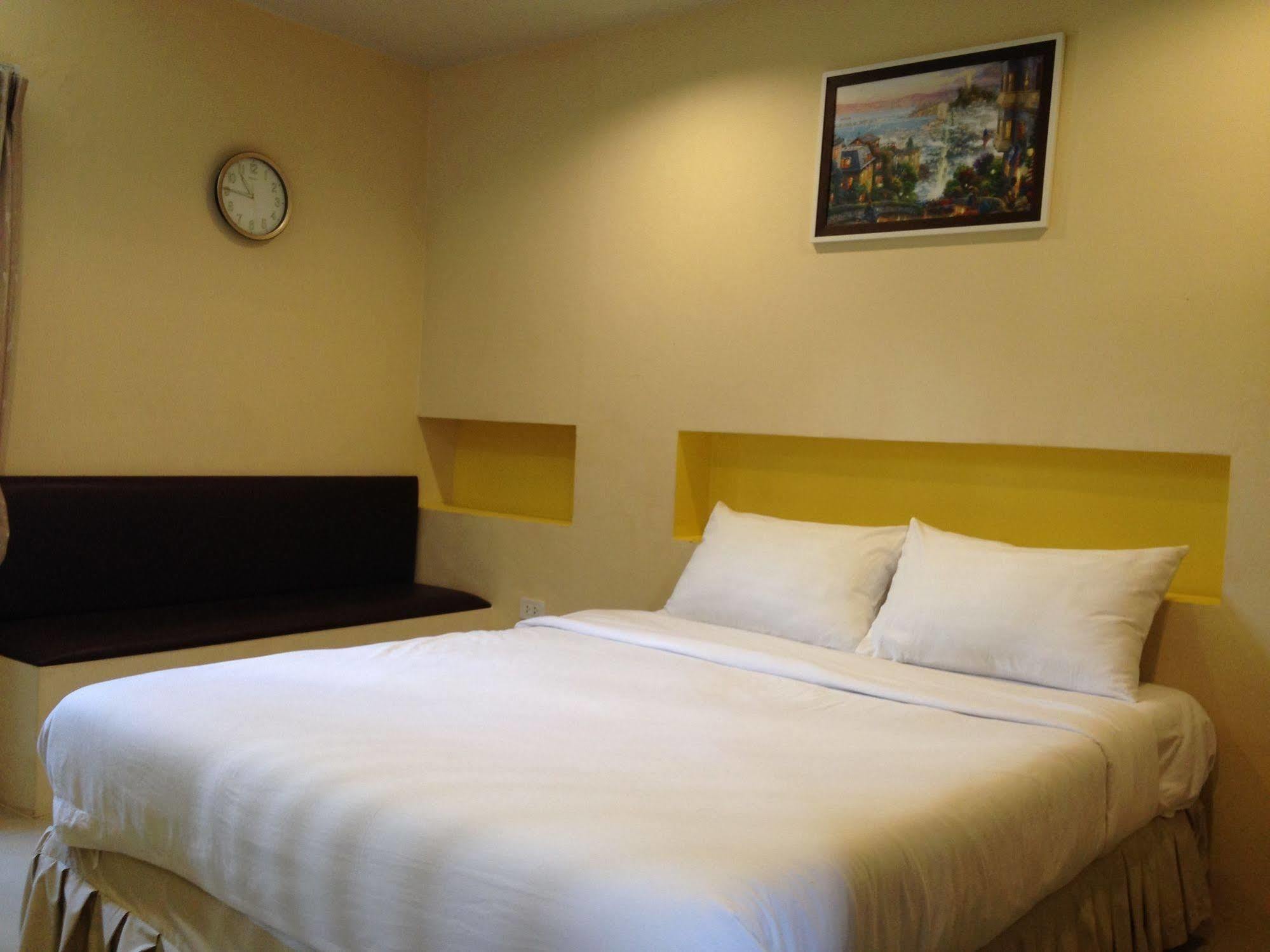 C2 Residence Lampang Exteriör bild