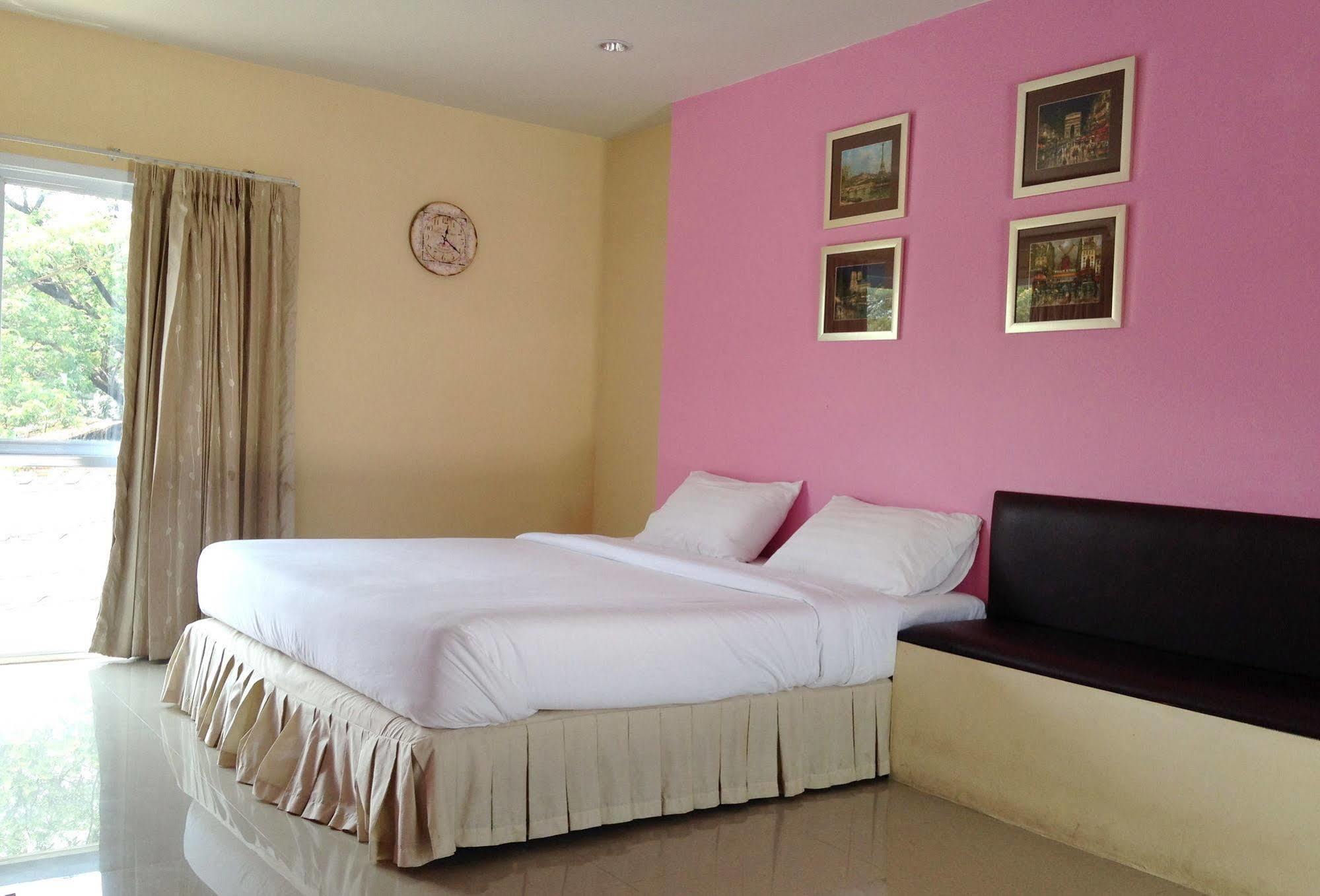 C2 Residence Lampang Exteriör bild